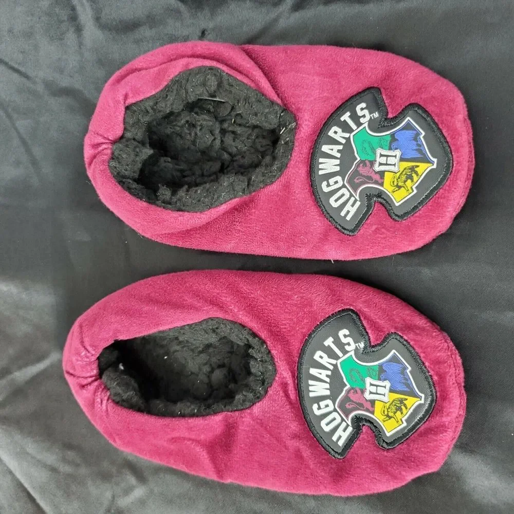 Harry Potter Hogwarts‎ Burgundy Plush Slippers Kids S/M